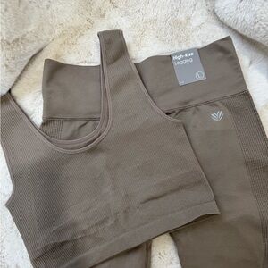 Forever 21 Ribbed Seamless Active Set – Sports Bra (M) + Leggings (L) – NWT